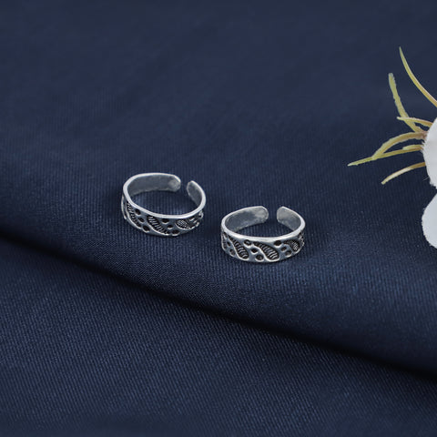 Nitya Ethnic Leaf Silver Toe Rings