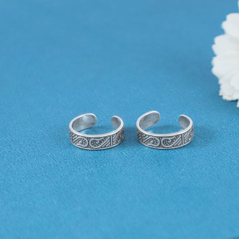Qaynat Beautifully Patterned Silver Toe Rings