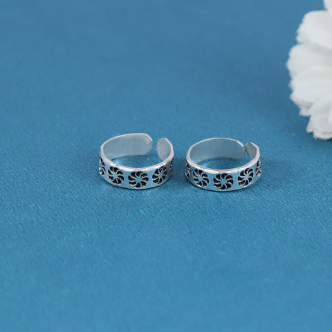 Geeta Floral Swirl Silver Toe Rings