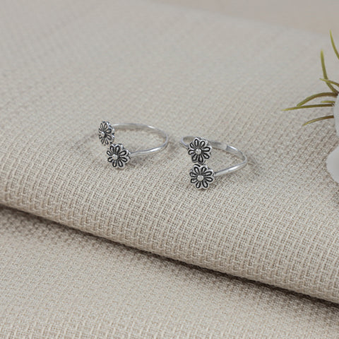 Diksha Two Flower Silver Toe Rings