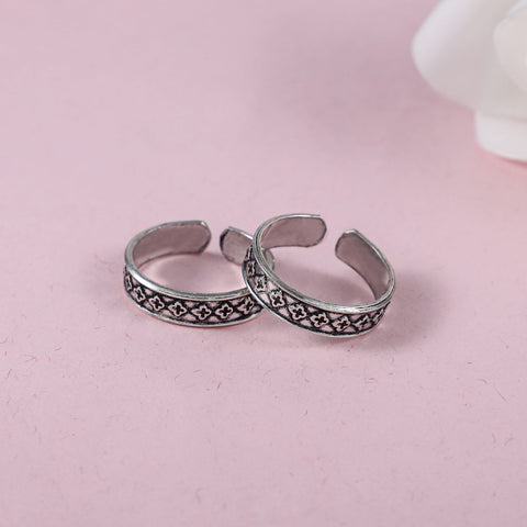 Krishvi Antique Floral Pattern Silver Toe Rings