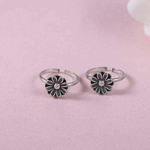 Prisha Flower Charm Silver Toe Rings