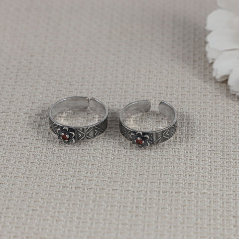 Mehar Ethnic Floral Band Silver Toe Rings