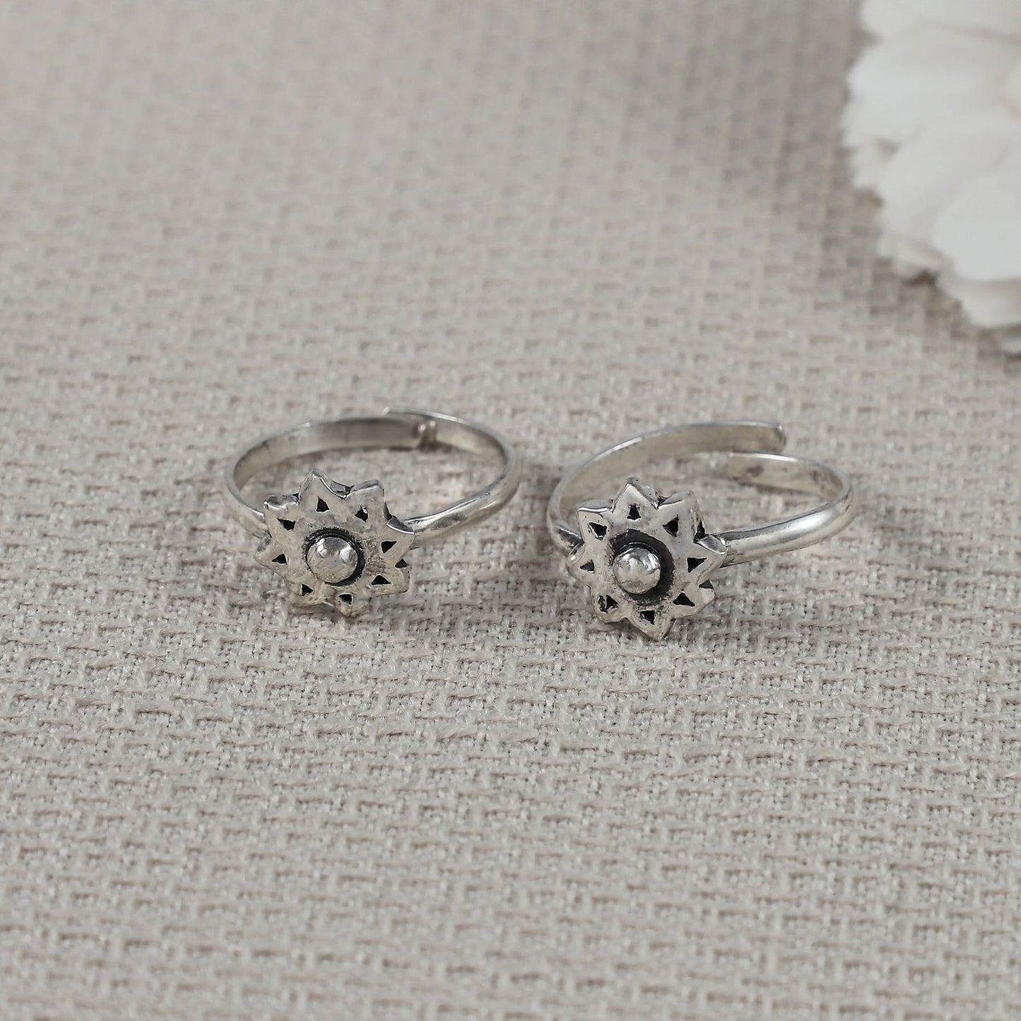 Hridya Sun Floral  Silver Toe Rings