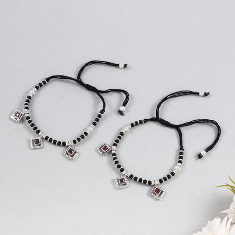 Aarini Traditional Stylish Black-thread Silver Anklets