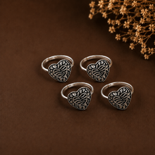 Tejsvi Antique Heart Silver Toe Rings
