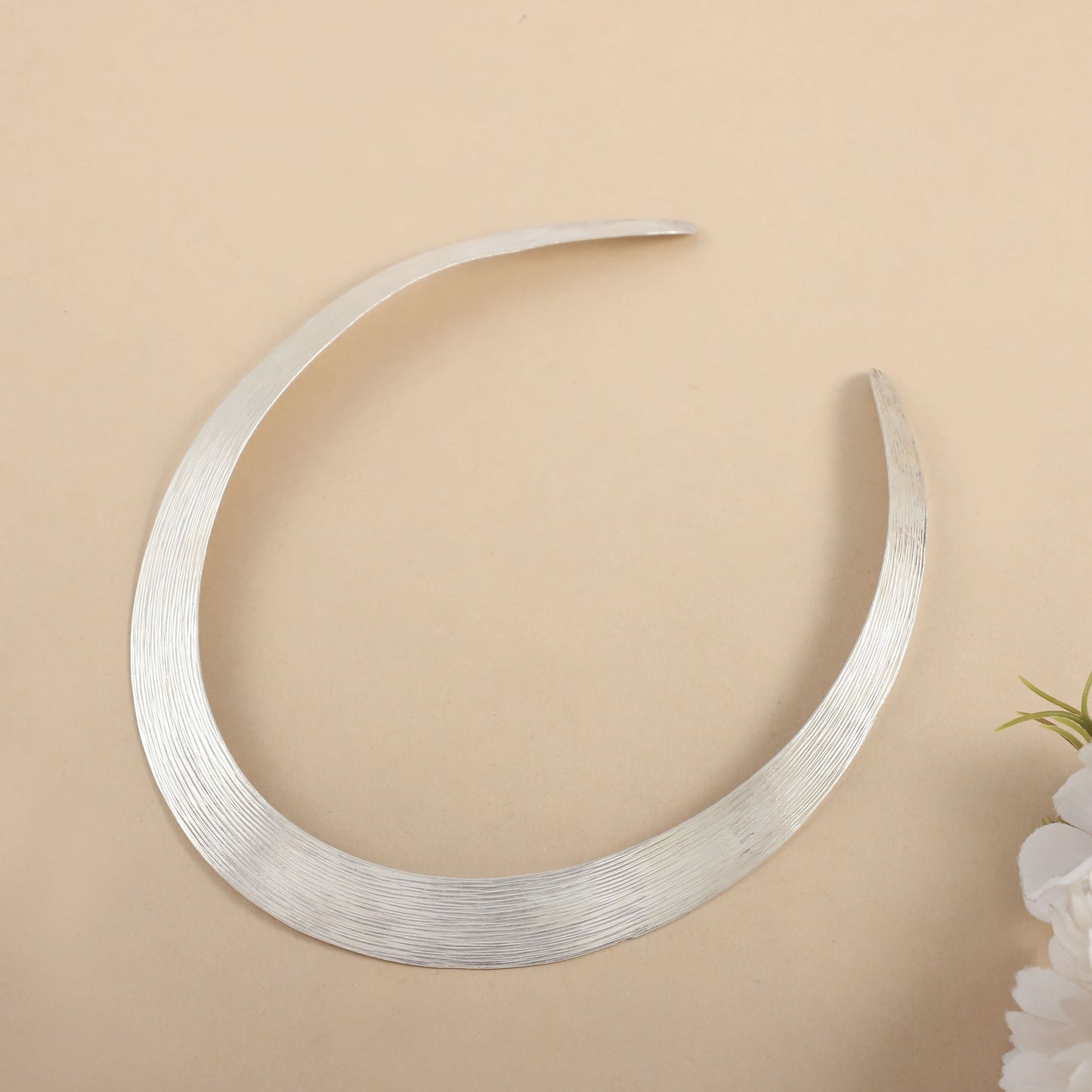 Plain Silver Hasli Necklace
