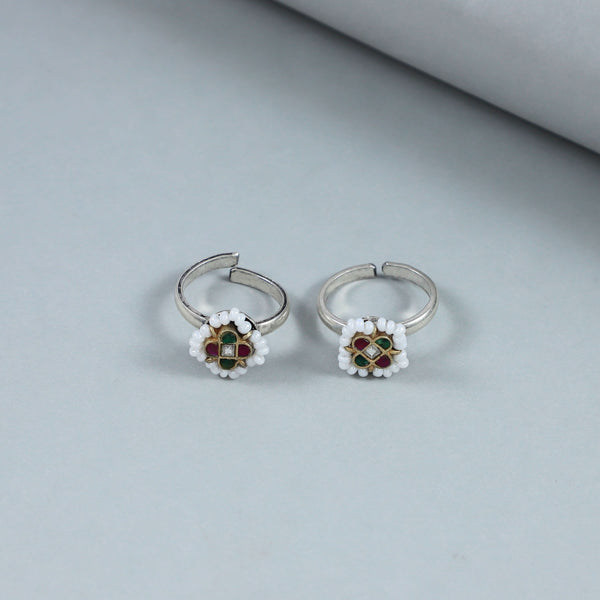 Ayushi Pearl Border Silver Toe Rings