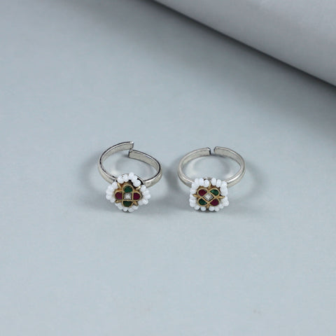 Ayushi Pearl Border With Red Green Silver Toe Ring