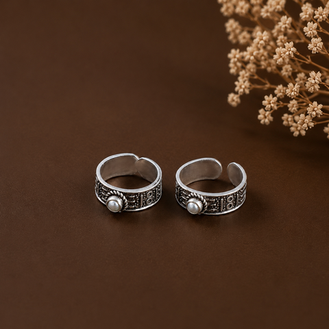 Antique Pearl Detail Silver Toe Rings