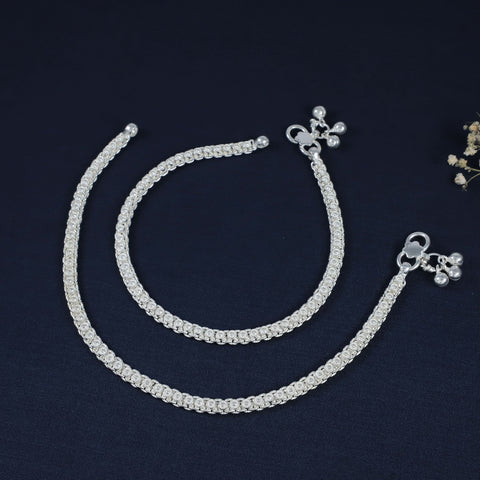 Renuka Round Motif Linked Anklets
