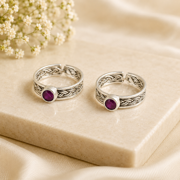 Nishi Regal Ruby Twist Silver Toe Rings