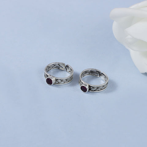 Nishi Regal Ruby Twist Silver Toe Rings
