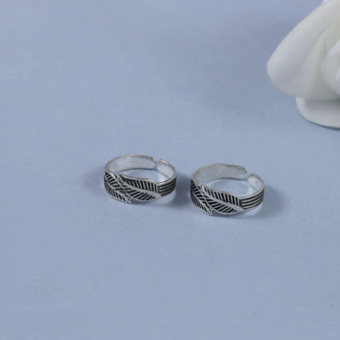 Anvi Leaf Band Silver Toe Rings