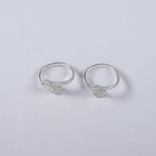 Disha Delicate Bud Silver Toe Rings