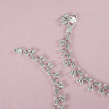 Rishita Floral Stone Centerpiece Chain Style