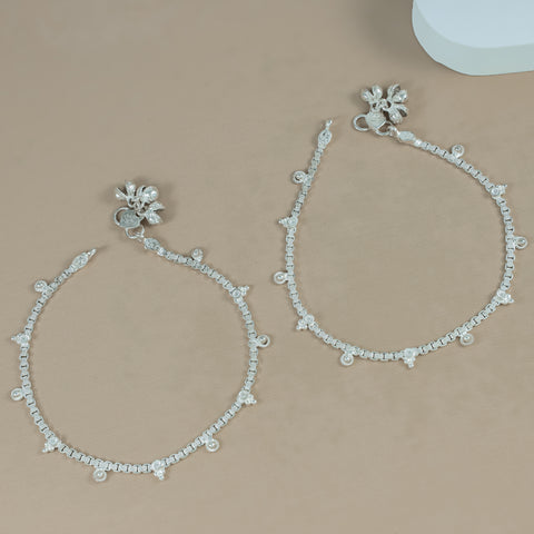 Chhavi Delicate Geometric Link Silver Anklets