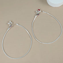 Avni Elegant Silver Anklets With A Sleek Chain