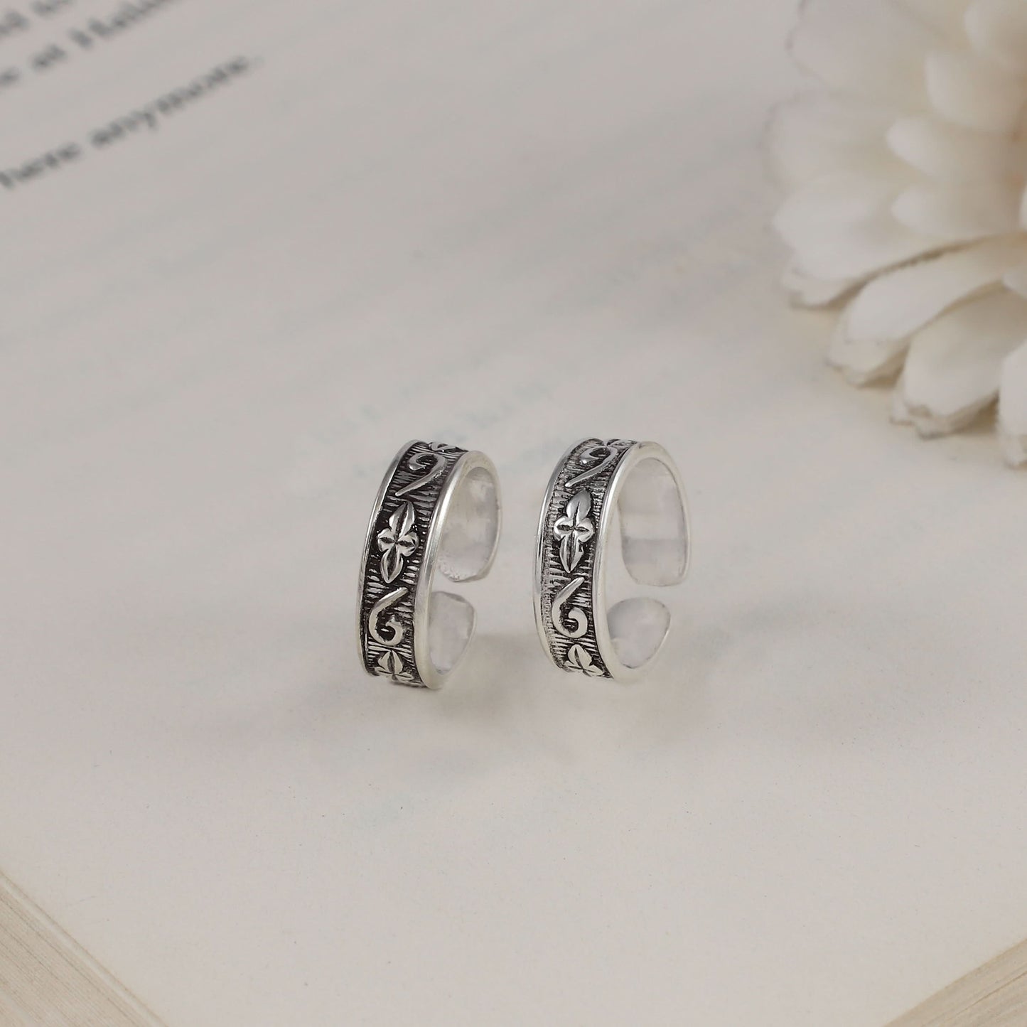 Antique Floral Silver Toe Ring - Oxidized, engraved, traditional