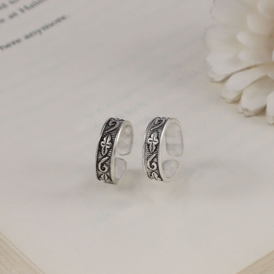Antique Floral Silver Toe Ring - Oxidized, engraved, traditional