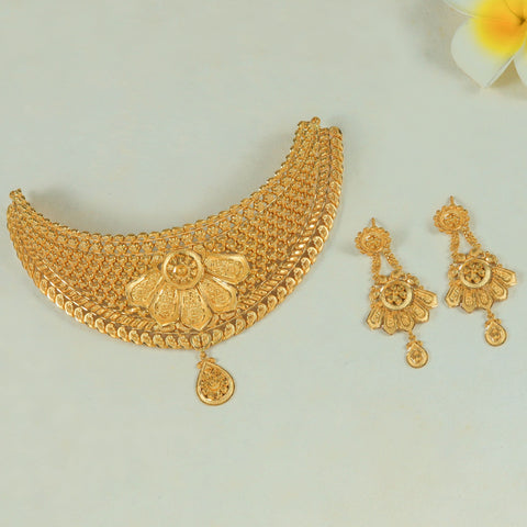 Maharani Viraasat Gold Choker Set