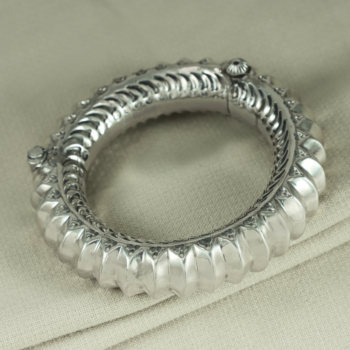 Heer Jovial Silver Bangle