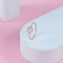 Vanya Eternal Flower Diamond Ring