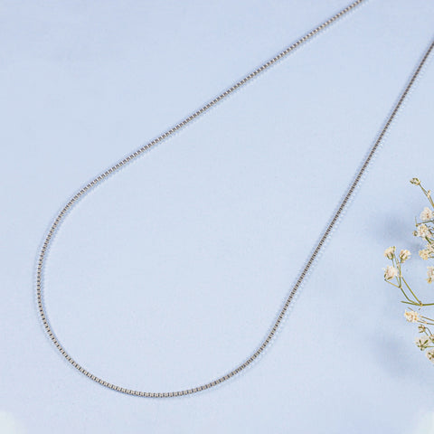 Sleek Box Link Design. Silver Chain