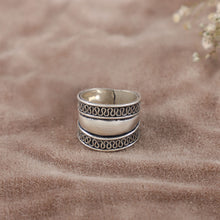 Nitya Elegant Handcrafted Silver Band Ring