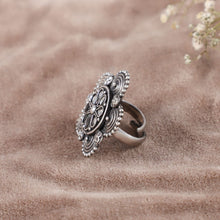 Ira Floral Design Stone Silver Ring