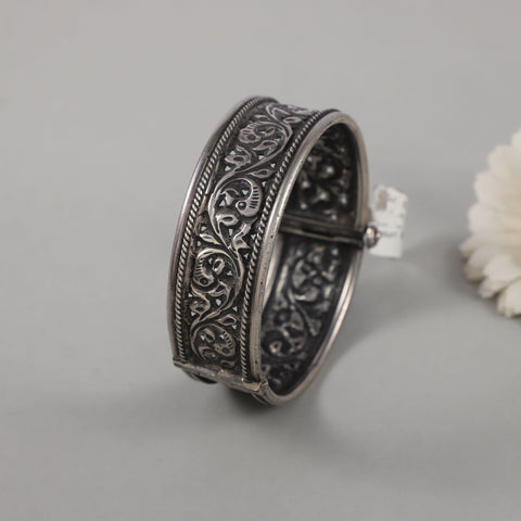 Roshni Floral And Vine Engraving Silver Bracelet