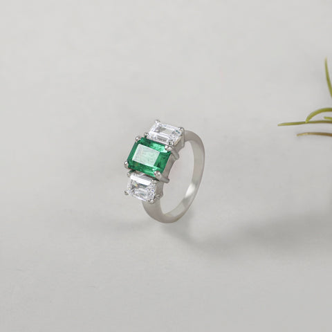 Zoya Classic Green Stone Design Ring