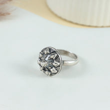 Navira Floral Bloom Silver Ring