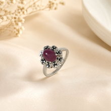 Vihana Antique Red Stone Flower Ring