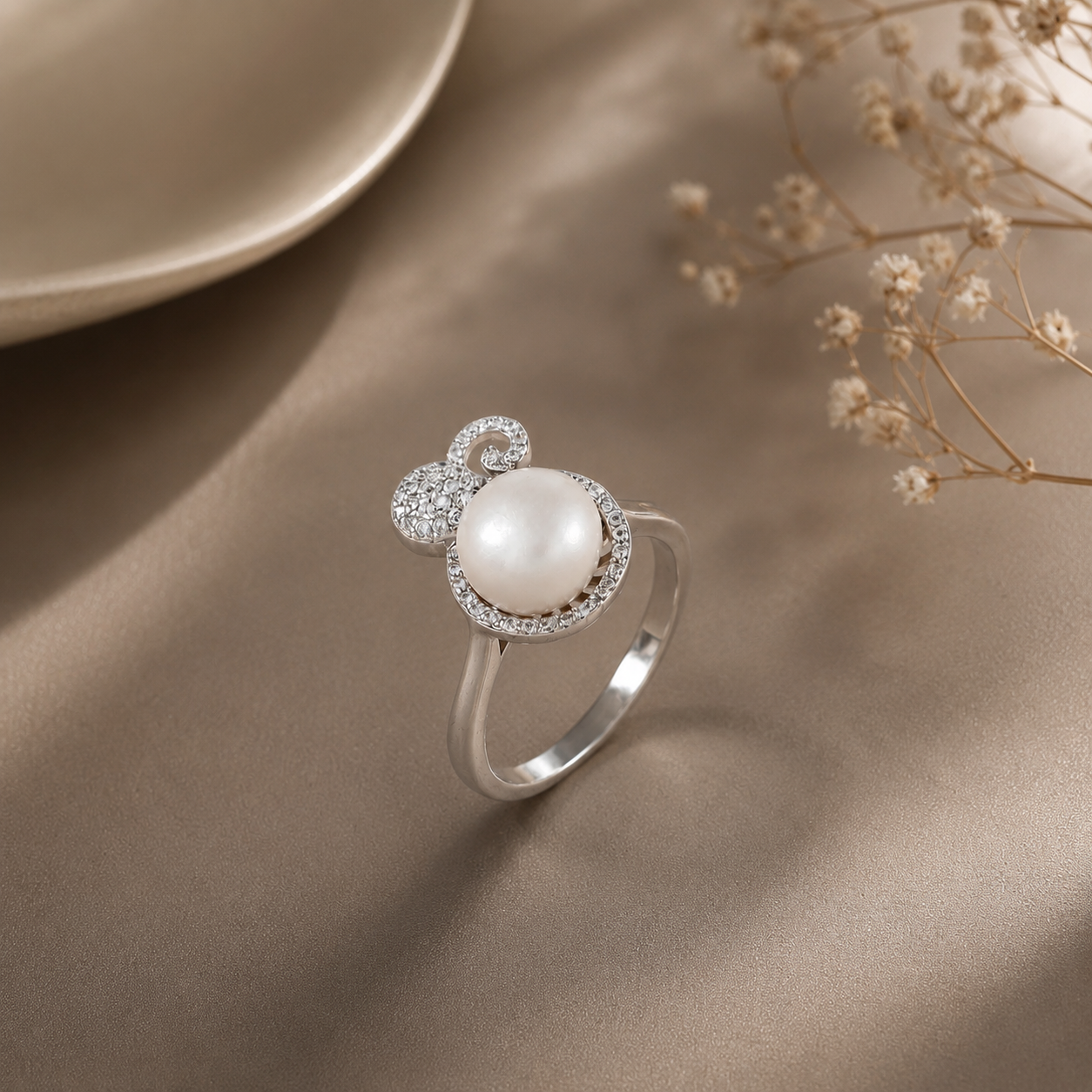 Zyra Royal Pearl Glow Silver Ring