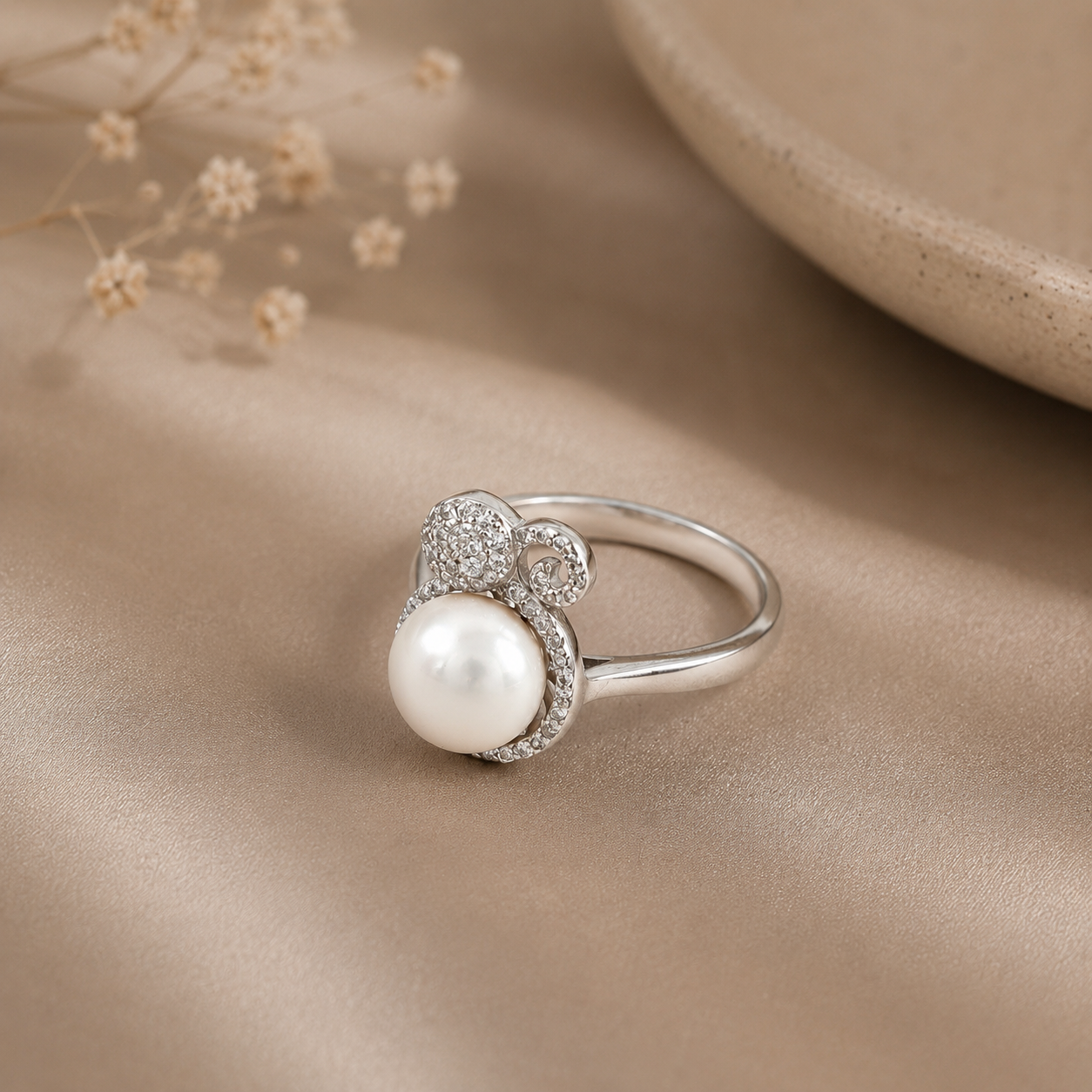 Zyra Royal Pearl Glow Silver Ring