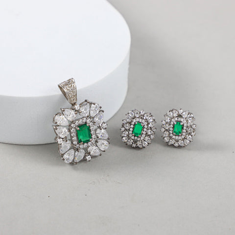 Trisha Emerald Green Stones Pendant Set