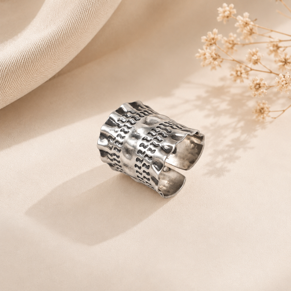 Yamini Ethnic Engraved Detailing Silver Ring