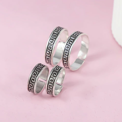 Rashmi Regal Greek Key Silver Toe Rings