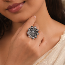 Reya Floral Art Silver Ring