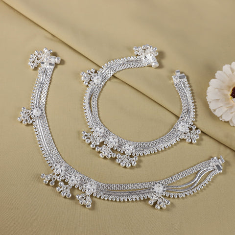 Suhani Elegant Silver Anklets
