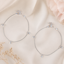 Aditi Minimal Flower Charm Anklets