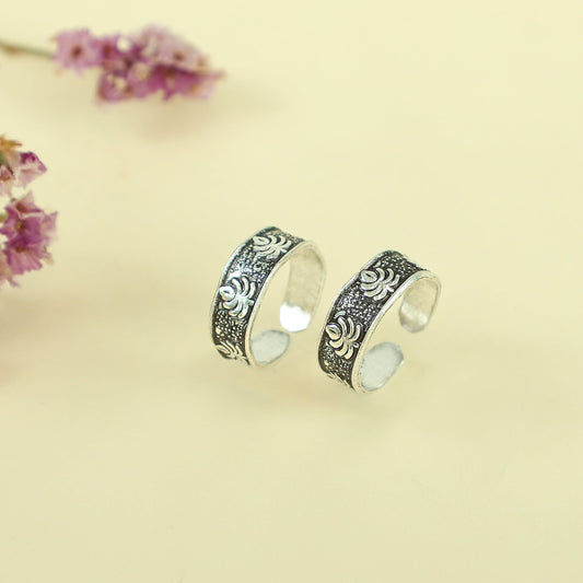 Anika Regal Silver Toe Rings