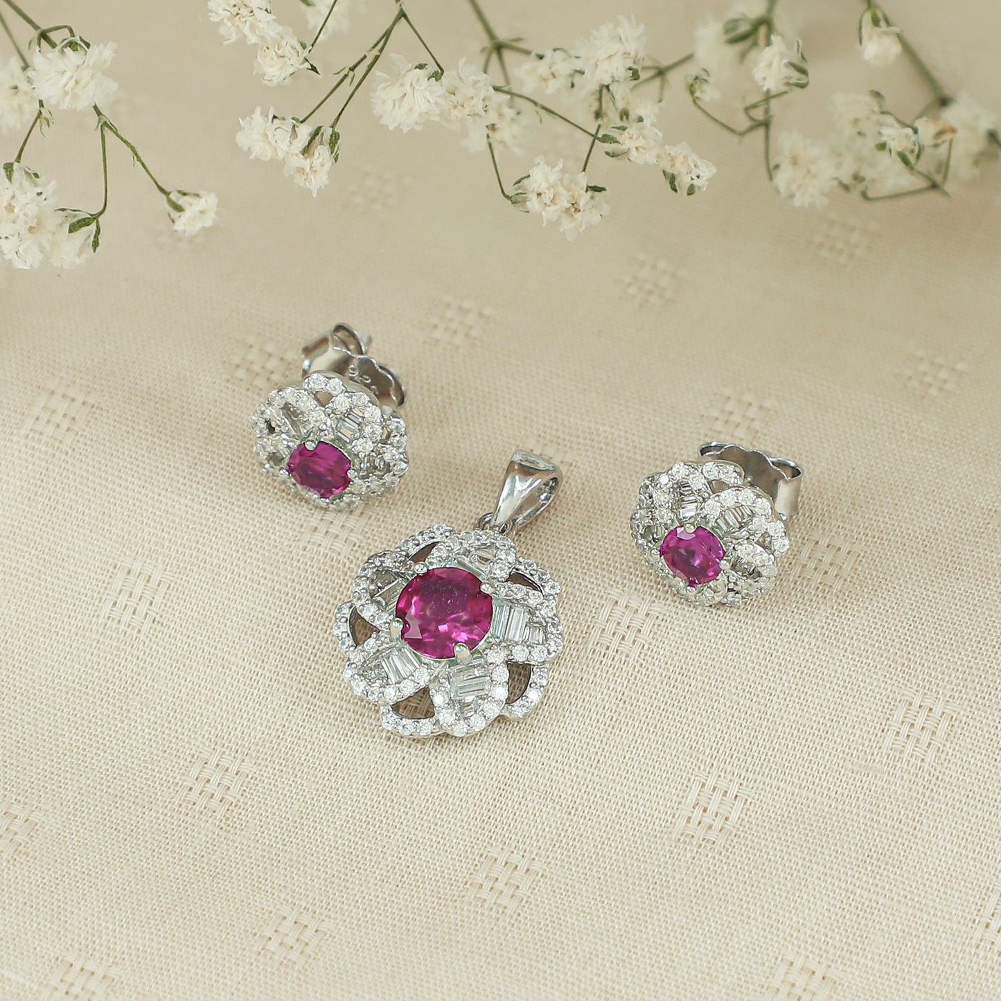 Lavleen Silver CZ Pendant Set