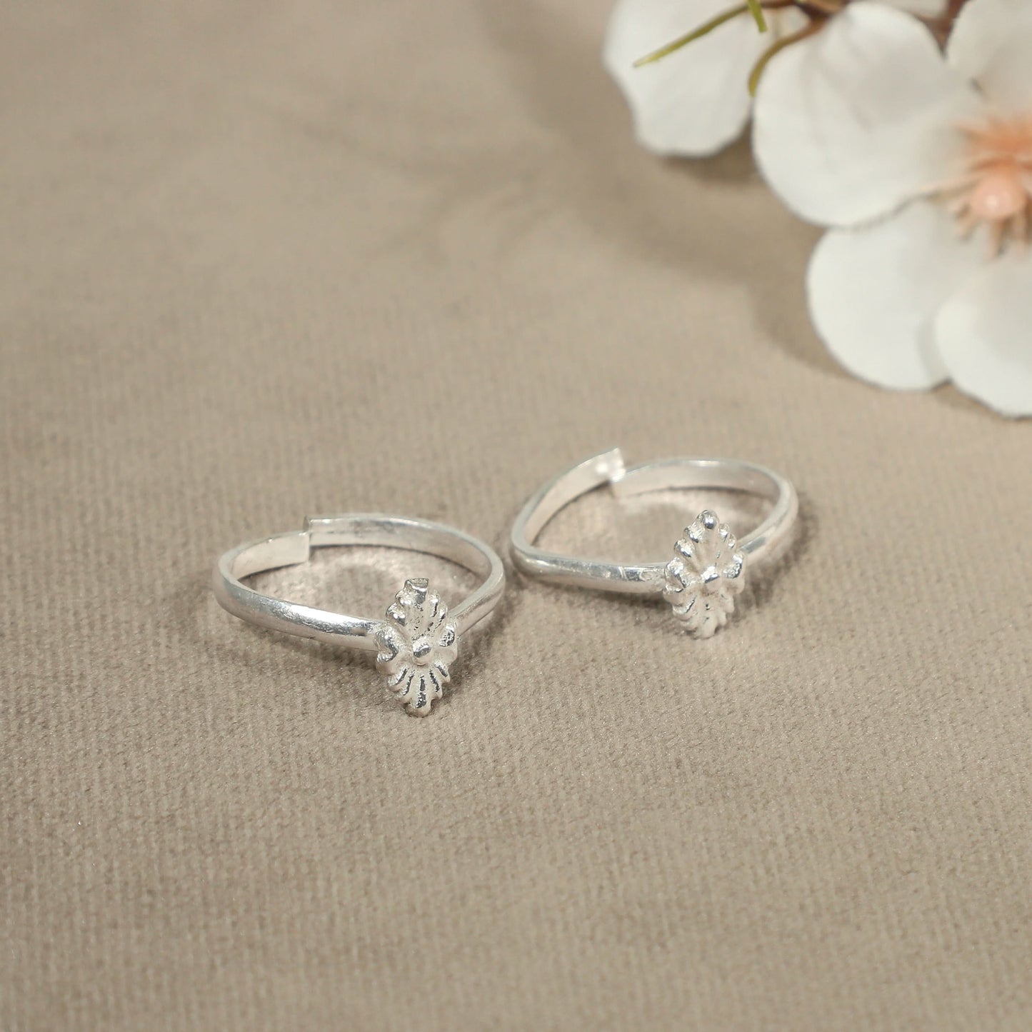 Thrilling Silver Toe Rings