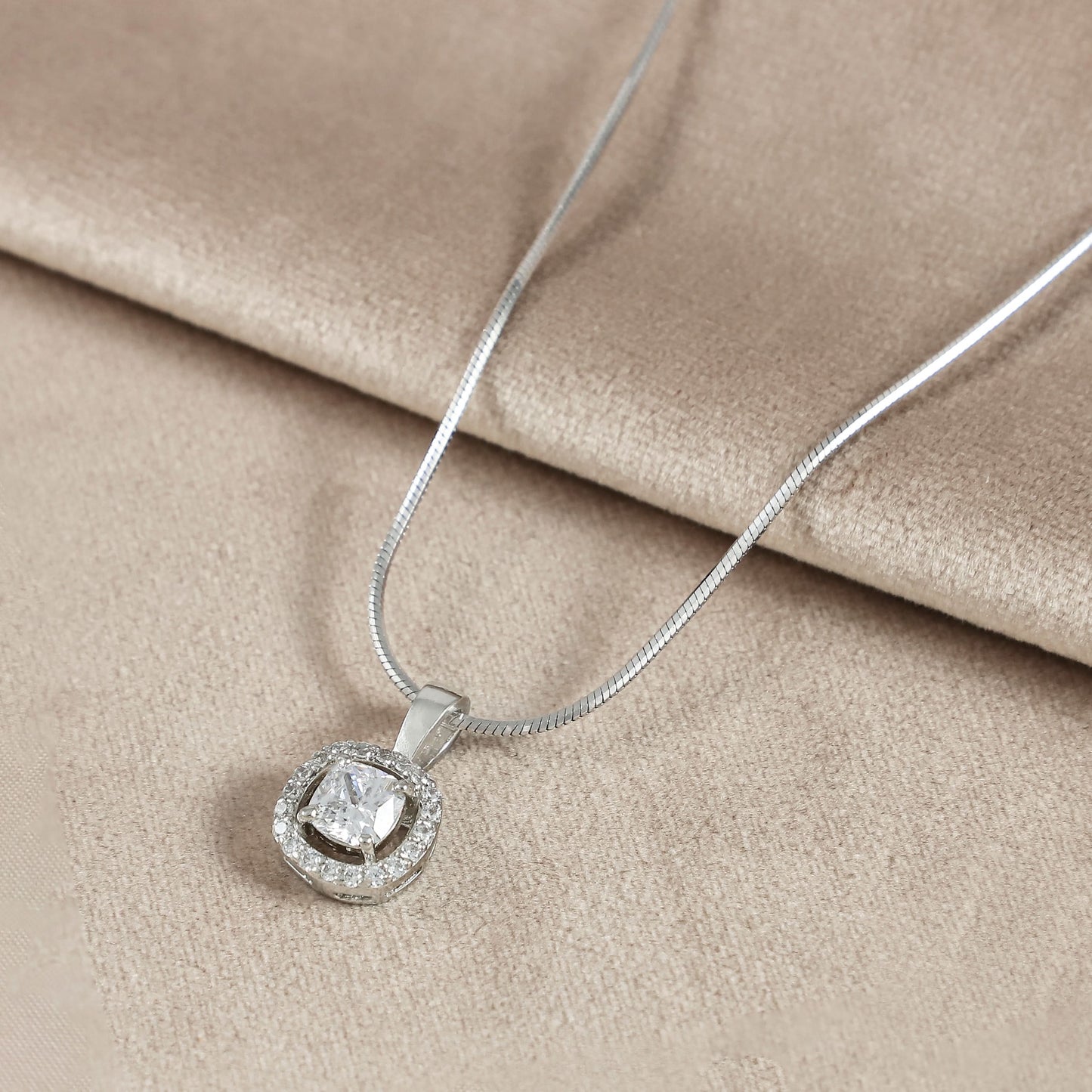 Ravishing Silver Pendant With Chain