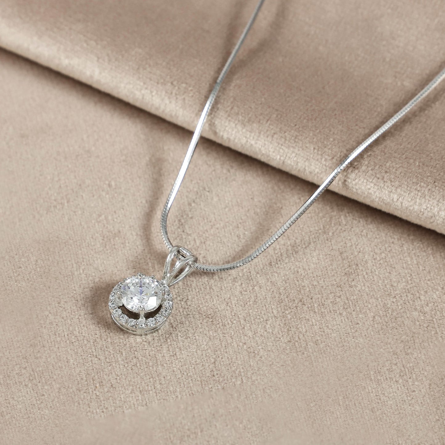 Precious Silver Pendant With Chain