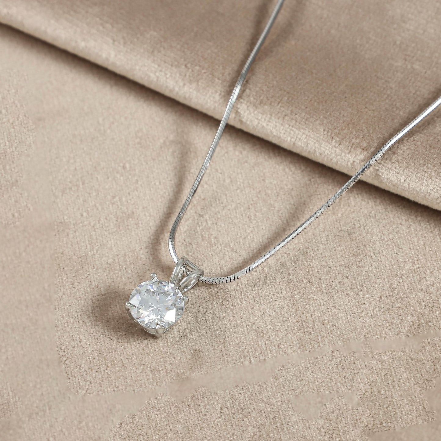 Alluring Silver Pendant With Chain