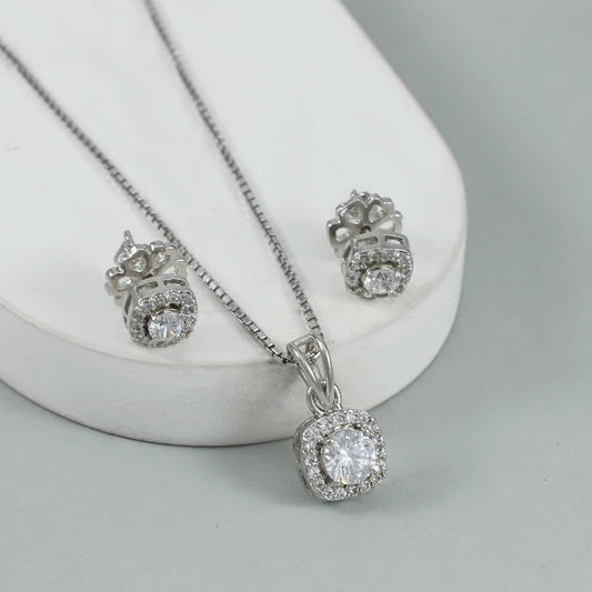 Yutika Pleasing Silver Pendant Set