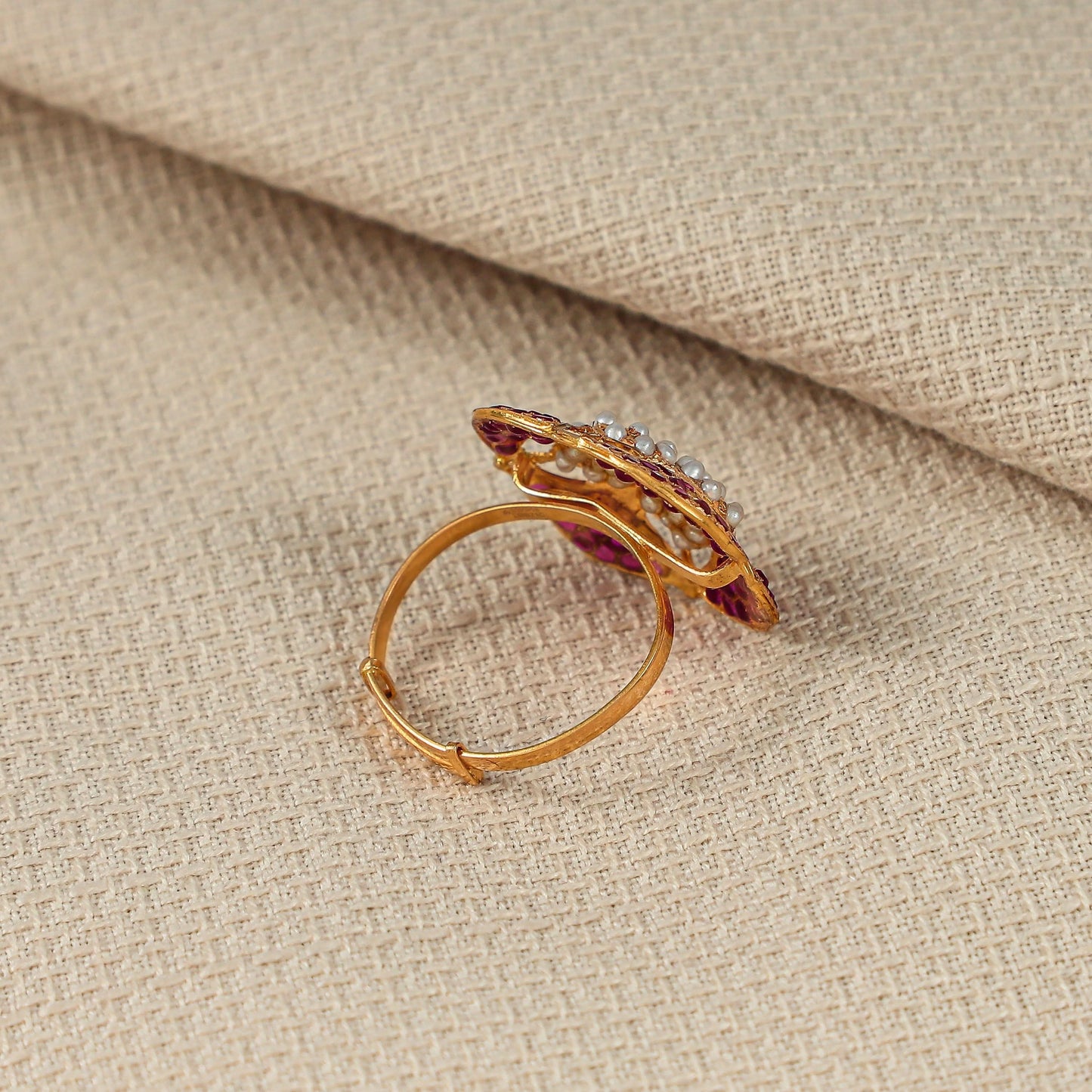 Hema Modern Gold Ring